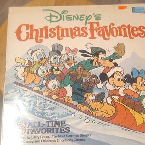 Disneyland Records Disney’s Christmas Favorites Vinyl LP 1979 Catalog 2506